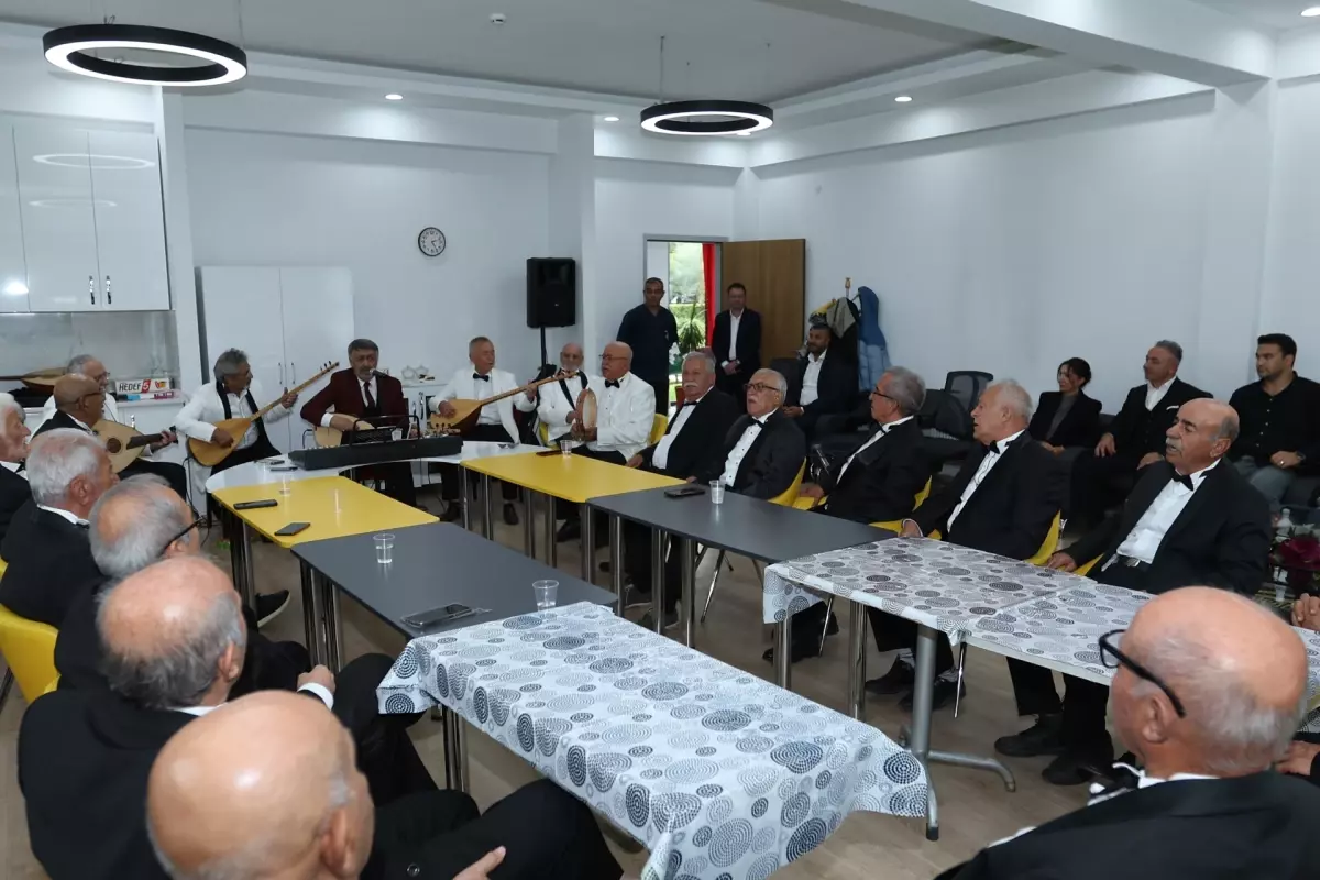 Ulu Çınarlar Korosu Hollanda'dan Büyük Davet Aldı: Yaşlı Şarkıcılar Uluslararası Sahneye Hazır