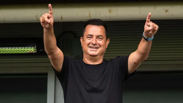 Listede yer alan diğer ünlülerin kolajı