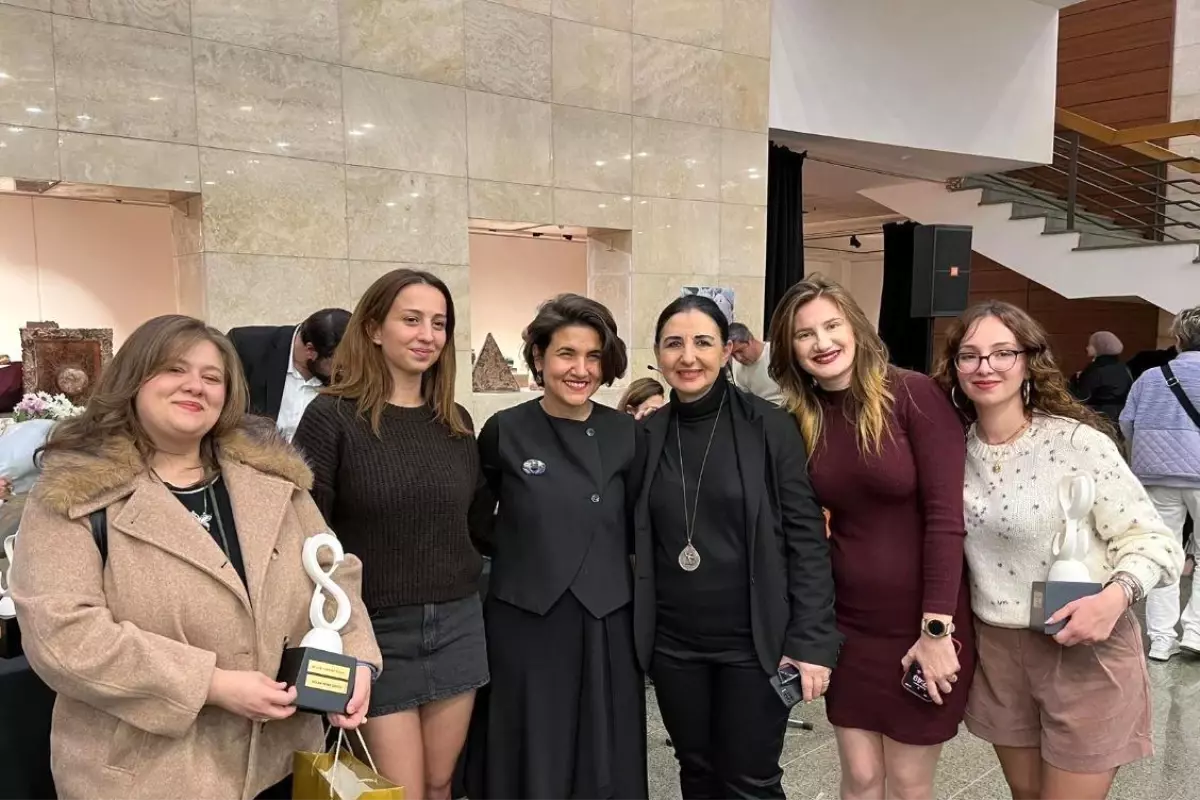 BŞEÜ Seramik ve Cam Öğrencileri İzmir'deki Yarışmada Büyük Başarı Kazandı