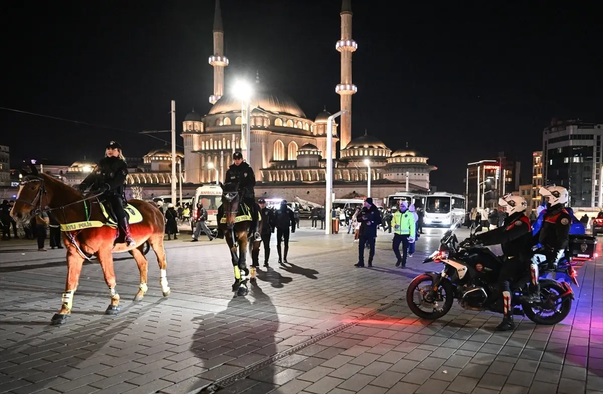 İstanbul’da 2026 Yılbaşı Coşkusu: Cadde ve Meydanlarda Renkli Kutlamalar