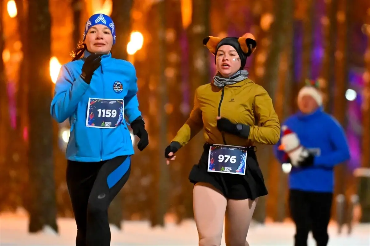 Moskova’da 2026 Yılbaşı Coşkusu: Havai Fişek Yok, Ama Sokaklar Işıl Işıl!