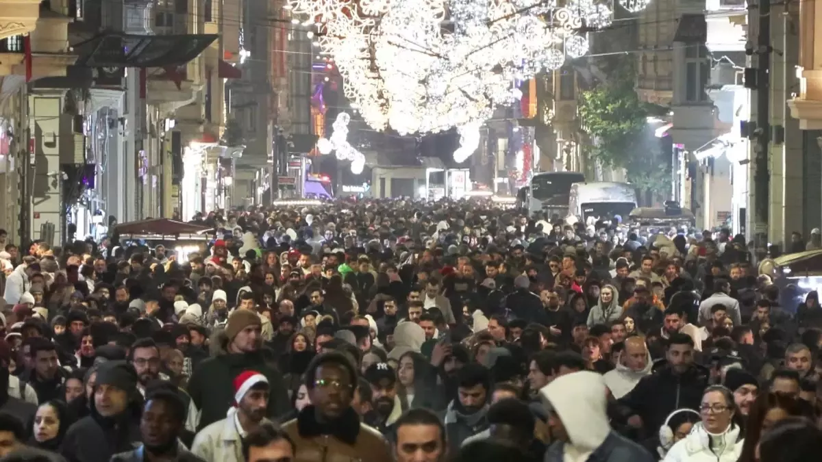 Taksim Meydanı'nda 2026'ya Renkli Bir Başlangıç