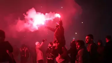 Yeni yıl kutlamalarında halay ve havai fişekler