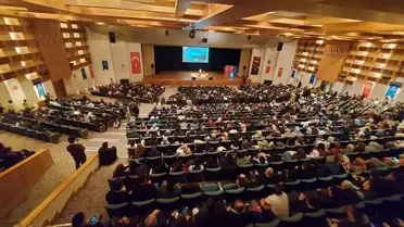 Programda konuşmacıların yer aldığı sahne