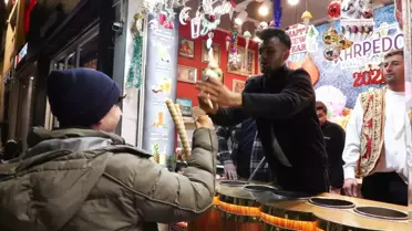 Işıklandırılmış İstiklal Caddesi