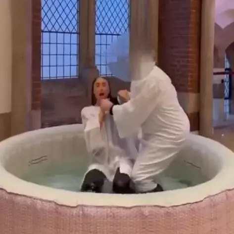 Lily Phillips ibadet anı