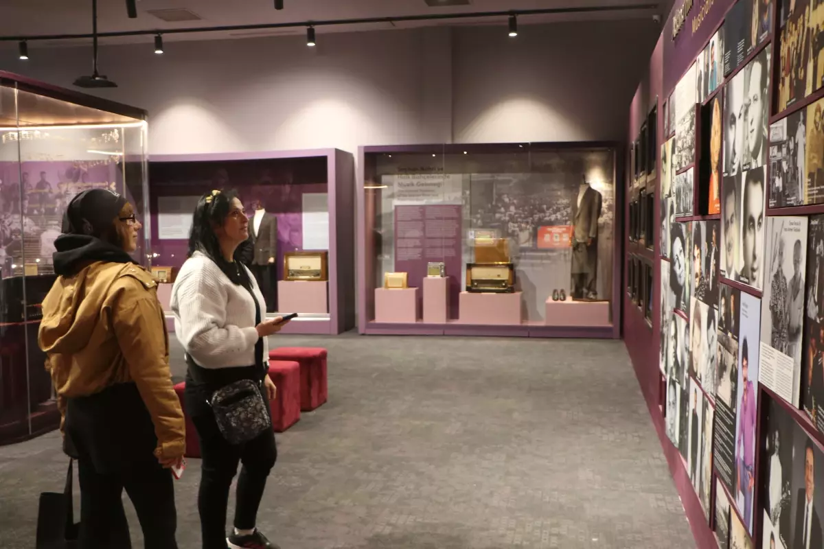 Adana’da Ferdi Tayfur Anma Müzesi, Birinci Yıl Dönümünde Duygusal Kalabalıkla Açıldı