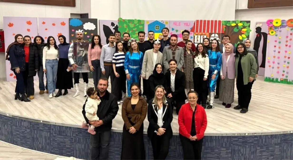 Kütahya’da DPÜ Öğrencileri Aile Yılı Temalı Tiyatroyla 600’ün Üzerinde Genç İzleyiciye Unutulmaz Anlar Yaşattı