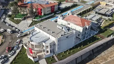 Yeniden inşa edilen Hatay meclis binasının iç mekanı