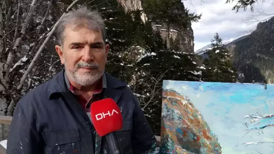 Trabzonlu Ressam Abdulkadir Yıldırım’dan Doğa ve Tarihi Mekânların Seyyar Şövale Performansı