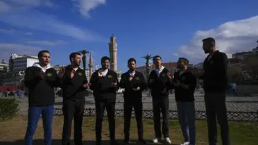 Alkış eşliğinde Kars Kalesi'nde türkünün performansı