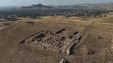 Urartu dönemine ait çivi yazılı pithosların detaylı fotoğrafı