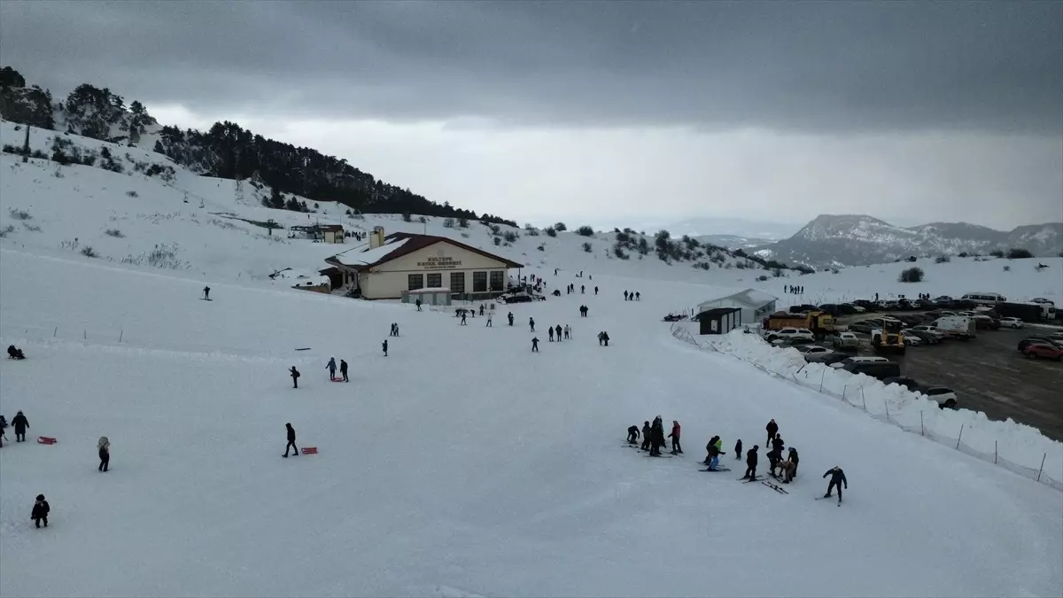 Keltepe Kayak Merkezi'nde Kış Coşkusu Başladı: Yeni Sezon Kapılarını Açtı
