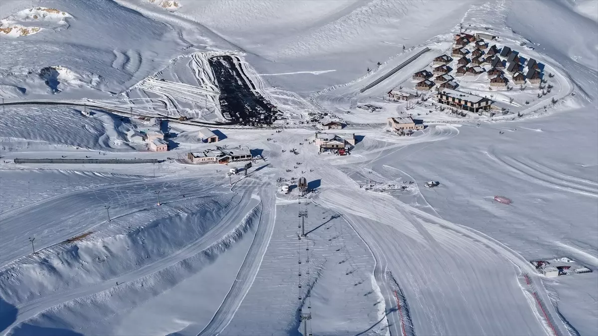 Yedikuyular Kayak Merkezi Kış Sezonunu Resmen Açtı: Kar Kalınlığıyla Misafirlerini Bekliyor
