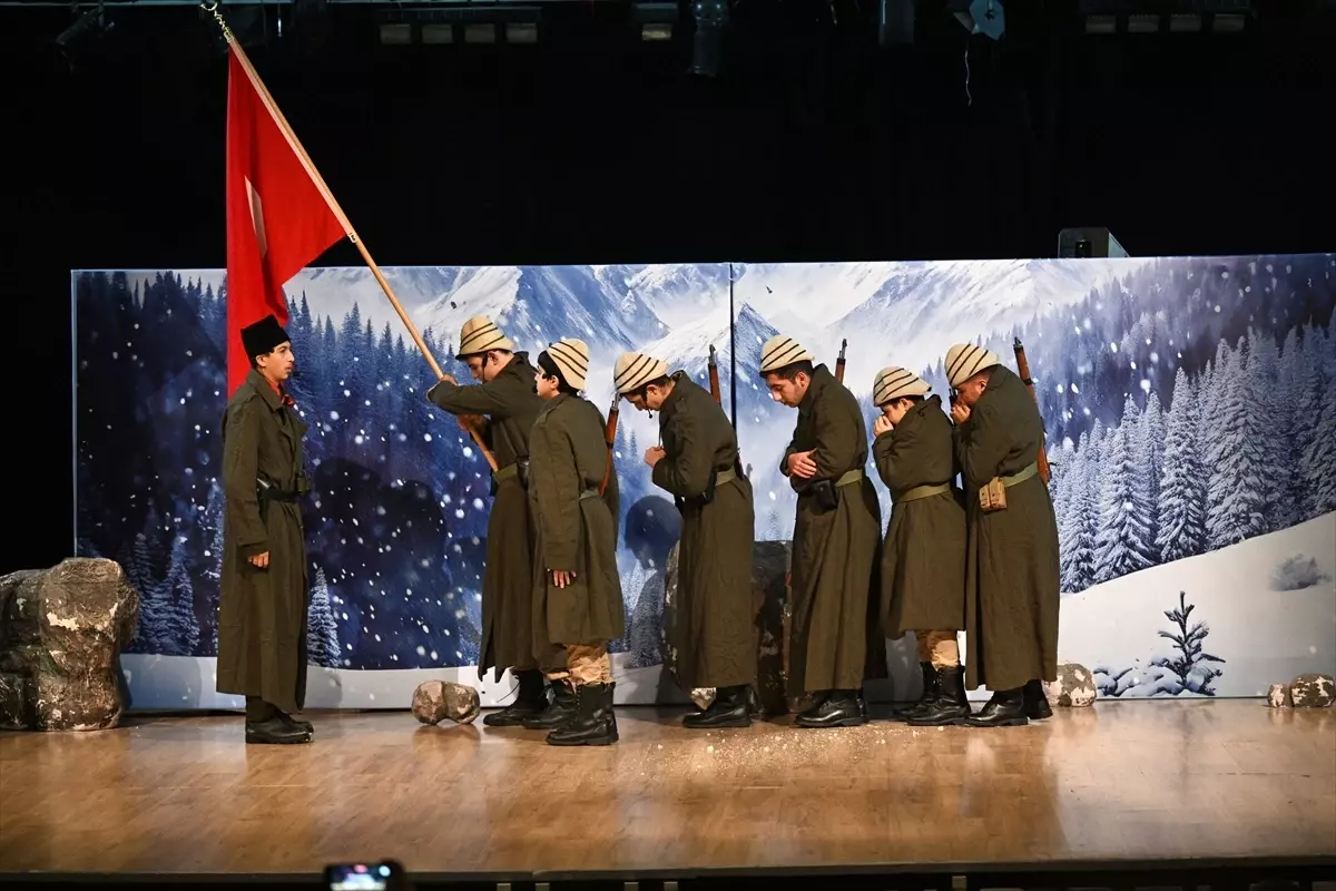 Kayseri’de ‘Karın Beyaz Sessizliği’ Tiyatrosu Sarıkamış Harekatı’nın 111. Yılını Anıyor