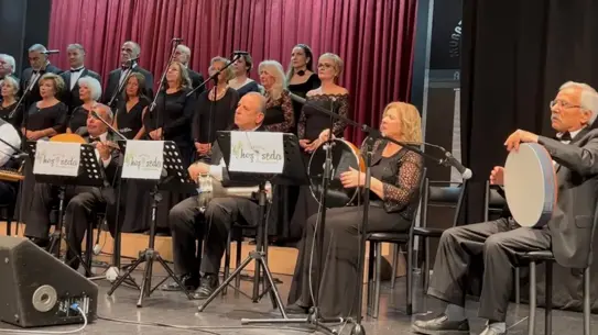 Sanat müziği korosunun sahne performansı