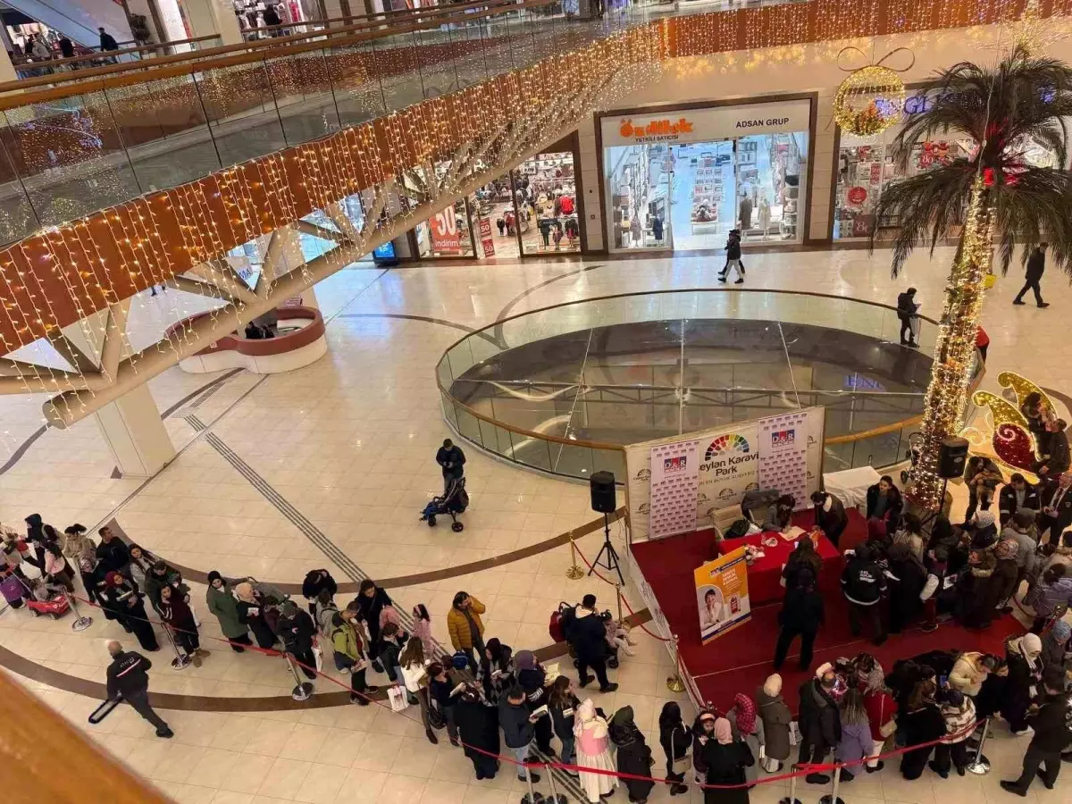 Ceylan Karavil Park AVM'de Saniye Bencik Kangal'la Unutulmaz İmza Günü