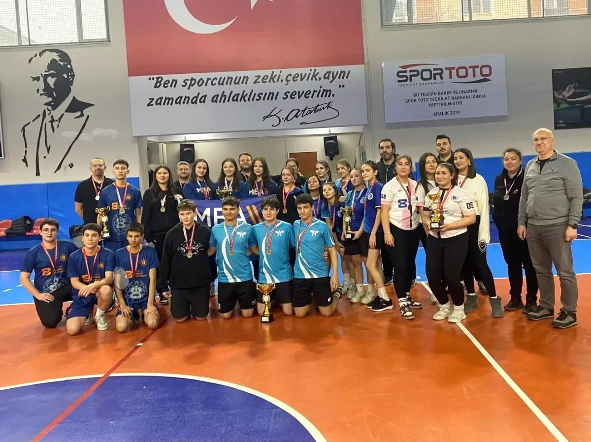 Eskişehir Badminton Şöleni: Genç Sporcular İl Birinciliğini Kutladı