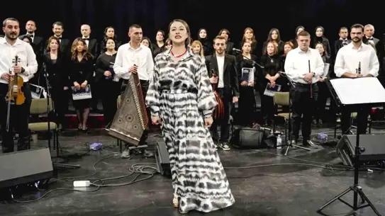 Sıtkı Sahil ve Derya Sahil Eroğlu konser sahnesi