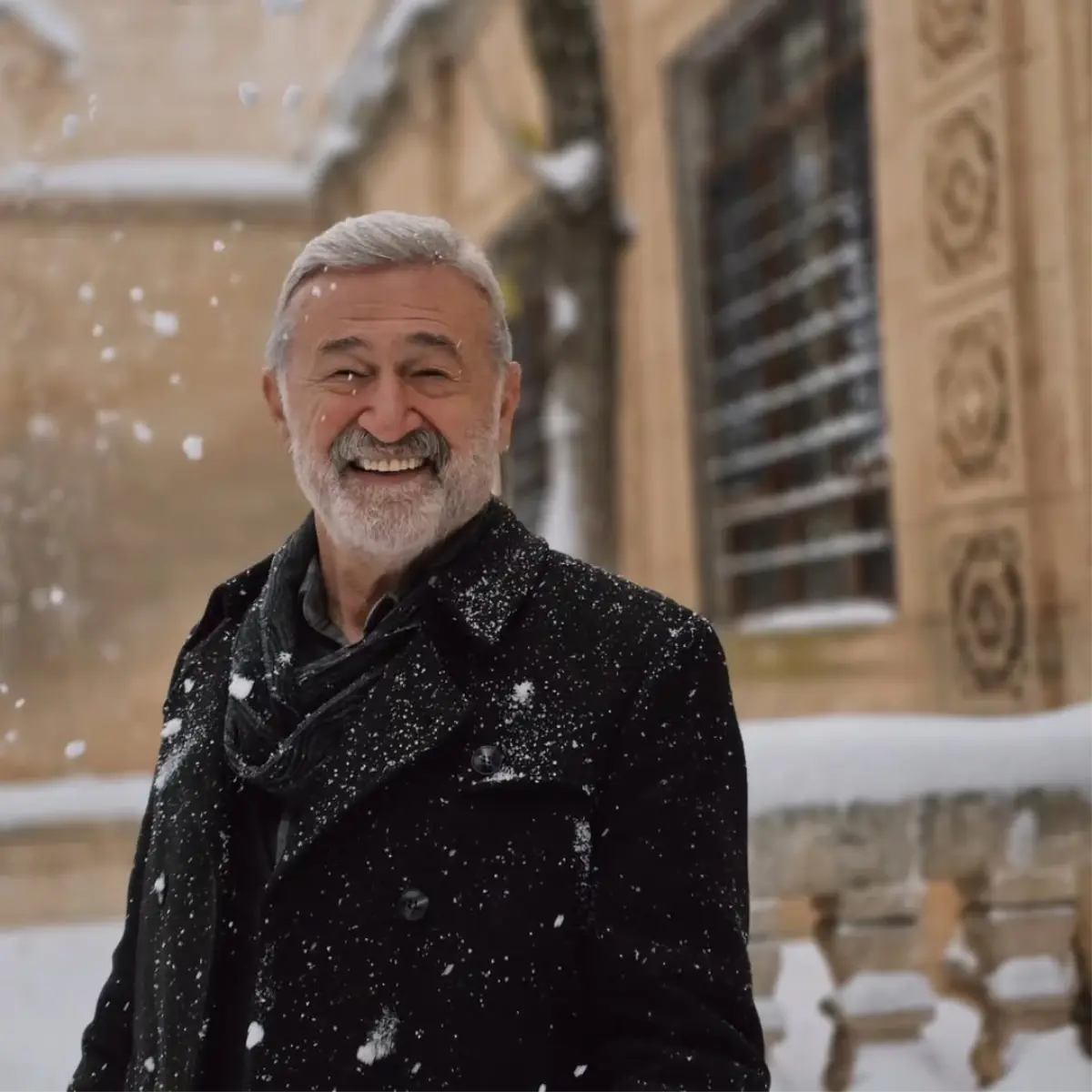 Mardin'in Bembeyaz Kış Masalı: 'Uzak Şehir' Çekimlerine Kar Tanesi Dokunuşu