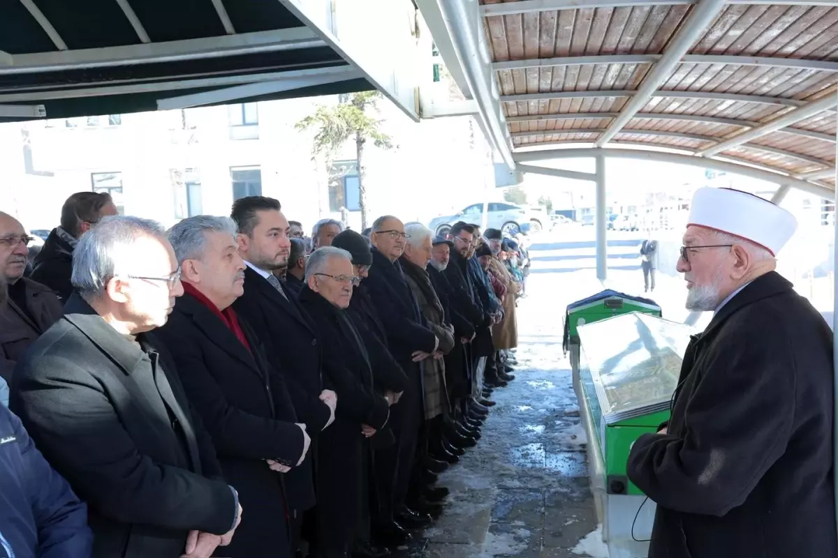 Büyükkılıç'tan Hacılar Ziyareti: Gençlere Kayserispor Atkısı ve Sıcak Sohbet