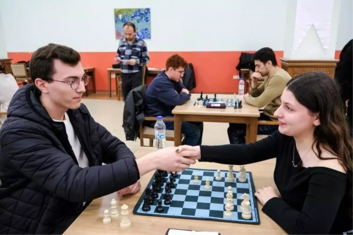 BŞEÜ Kampüsünde Satranç Rüzgarı: Öğrenciler Strateji Şölenine Katıldı