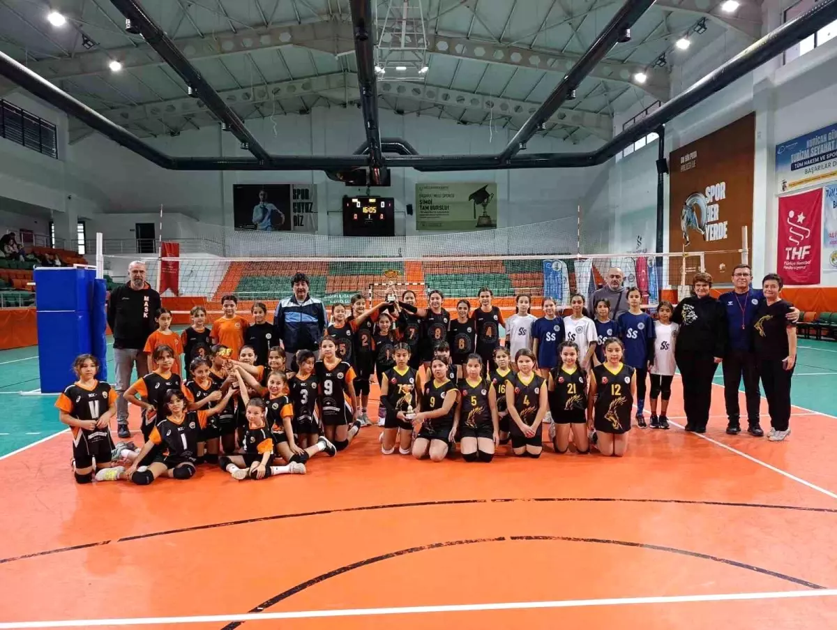 Köyceğiz’de Mini Voleybol Dostluk Maçları Renkli Bir Atmosferde Gerçekleşti