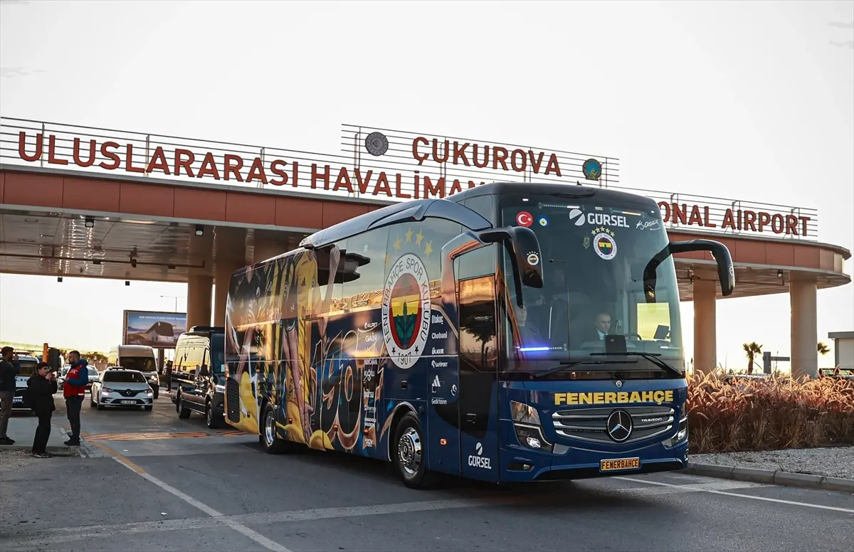 Fenerbahçe ve Samsunspor, Adana’da Super Kupa Yarı Finali İçin Hazırlanıyor