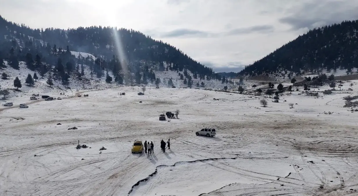 Alacabel'in Beyaz Zirvesinde Kış Pikniği Coşkusu