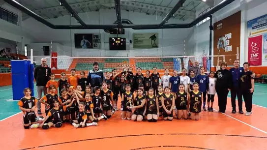 Mini voleybol maçlarından bir anlık görüntü