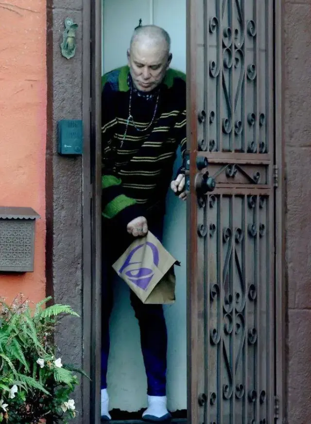 Mickey Rourke'ın oturduğu koltuk