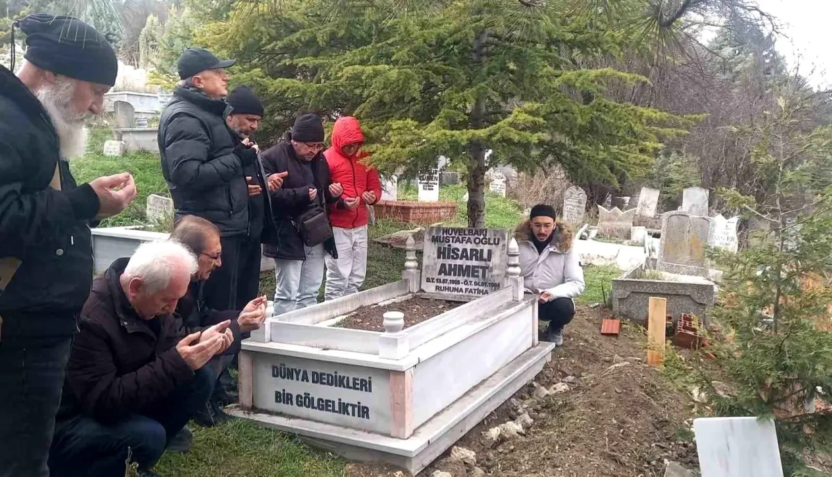 Hisarlı Ahmet’in 42. Yıl Dönümünde Duygusal Anma Töreni