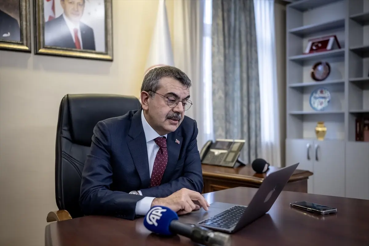 Bakan Tekin'in 2025 Yılının En Etkileyici Karelerine Bakış