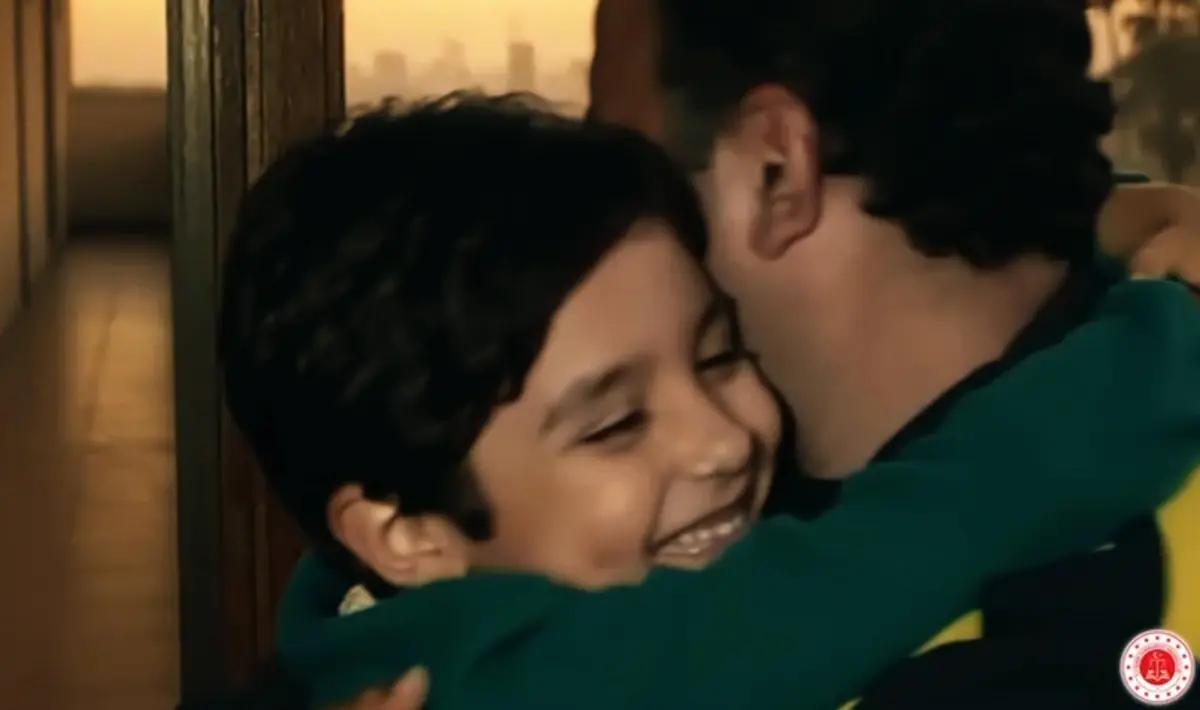 İzmir'de Şehit Polis ve Mübaşir İçin Duygusal Anma Şiiri Görüntülendi