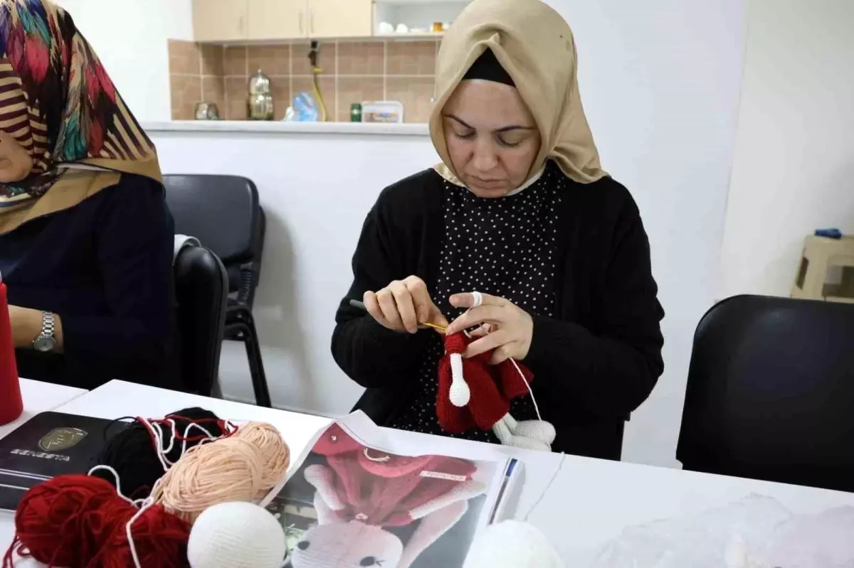 Ümraniye Belediyesi'nden Amigurumi Atölyeleri: Kadınlara Ücretsiz El Sanatı Kursu