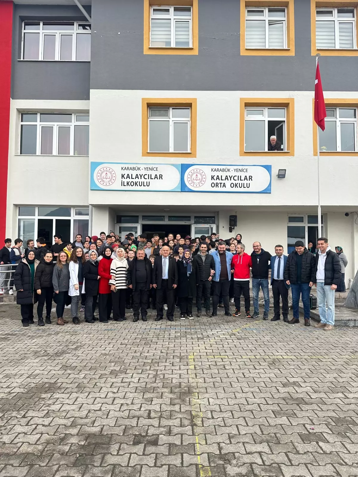 Karabük’te 47 Yıllık Eğitimcinin Veda Günü: Alkışlarla Dolu Bir Veda