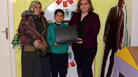 Bağışlanan dizüstü bilgisayar