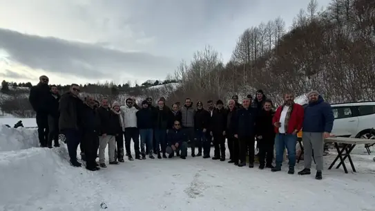 Kar üstünde mangal ve kızak