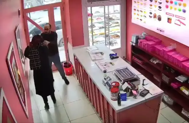 Ünlünün mağaza dışı görüntüsü