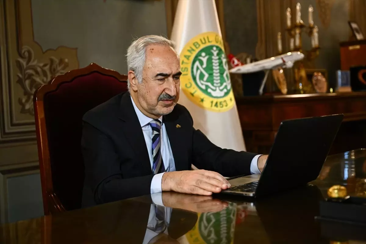 İstanbul Üniversitesi Rektörü Zülfikar, 2025 Yılının En İyi Karelerini Seçti