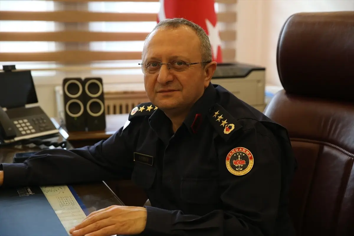 Ordu İl Jandarma Komutanı Sadi Akman, AA’nın Yılın Kareleri’nden Seçtiği Fotoğrafları Açıklıyor