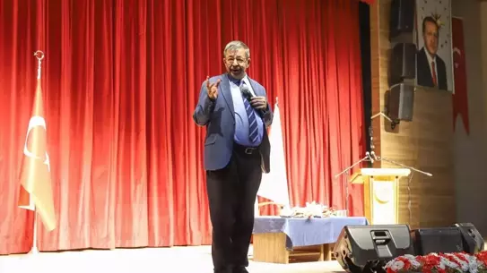 Söyleşi sırasında Hayati İnanç