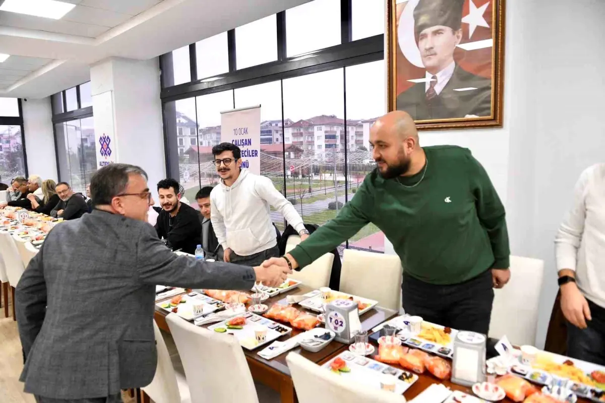 Altıeylül Belediyesi, Çalışan Gazeteciler Günü'nde Başkan Hakan Şehirli ile Kahvaltı Buluşması Düzenledi