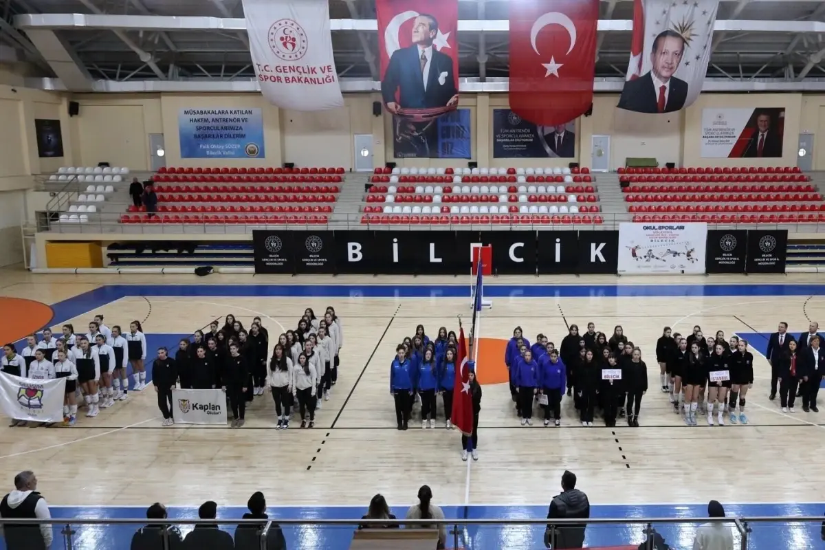 Bilecik'te Genç Voleybol Yıldızları Sahne Aldı
