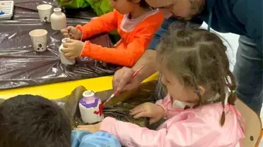 Çocukların sanat atölyelerinde çalışması