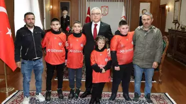 Sivas Valisi, Kardan Kız Kulesi Modeli Yapan Gençleri Misafir Etti