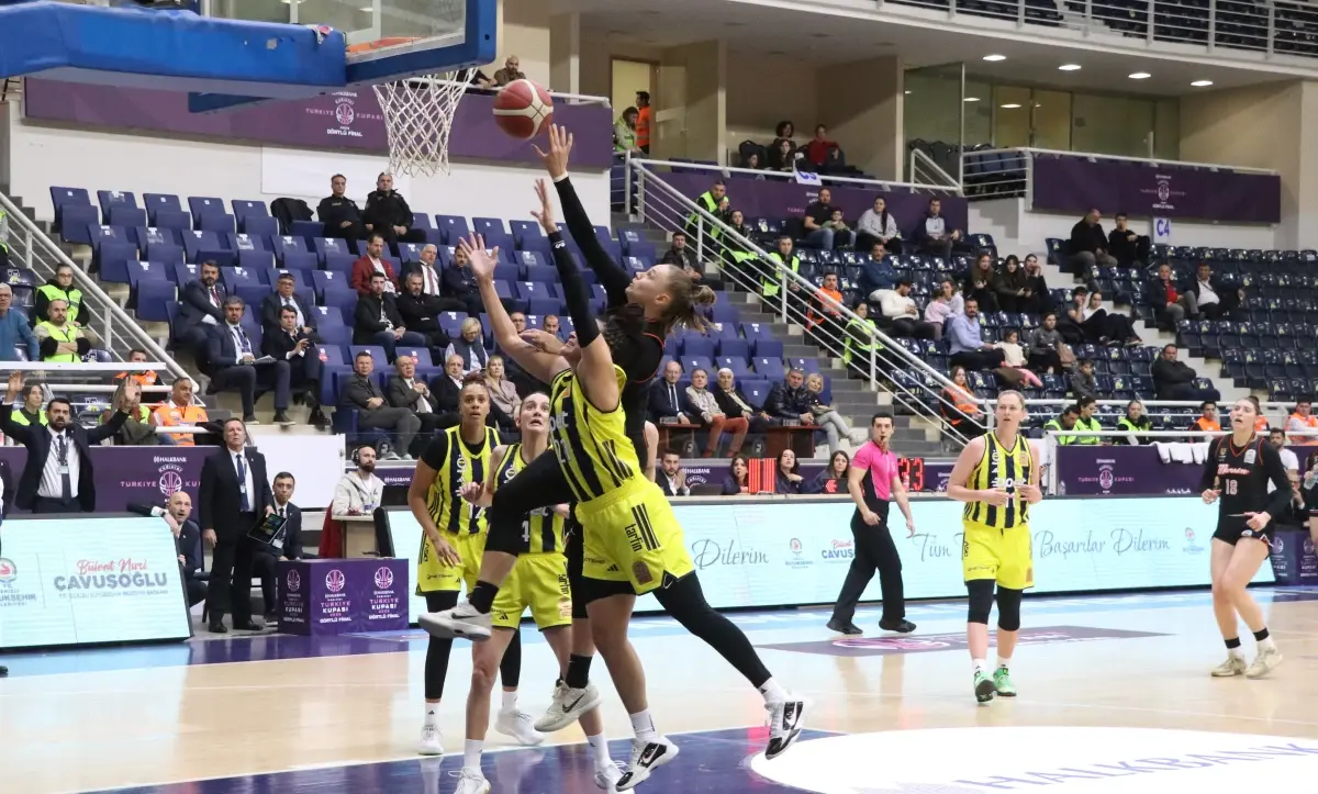 Fenerbahçe Opet, Türkiye Kupası'nda Final Yolunu Açtı