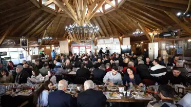 Etkinlikte basın mensuplarıyla bir arada bulunan Başkan Balaban