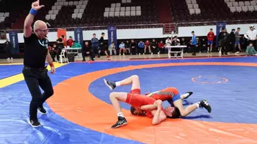 Elazığ B Gençler Güreş Müsabakalarından bir an