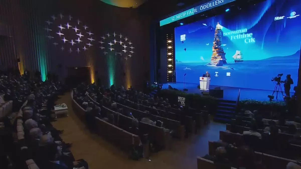 Cumhurbaşkanı Erdoğan, 12. Necip Fazıl Ödülleri'nde 'Sonsuzun Fethine Çık' temasıyla konuştu